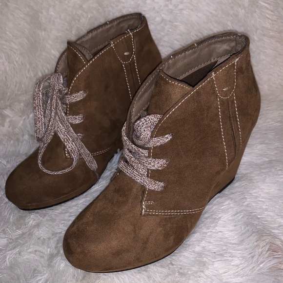 CATO Women’s Bootie Faux Suede Camel Color Ankle Boot Lace-Up Wedge Sz 6 NWOB - Picture 3 of 10